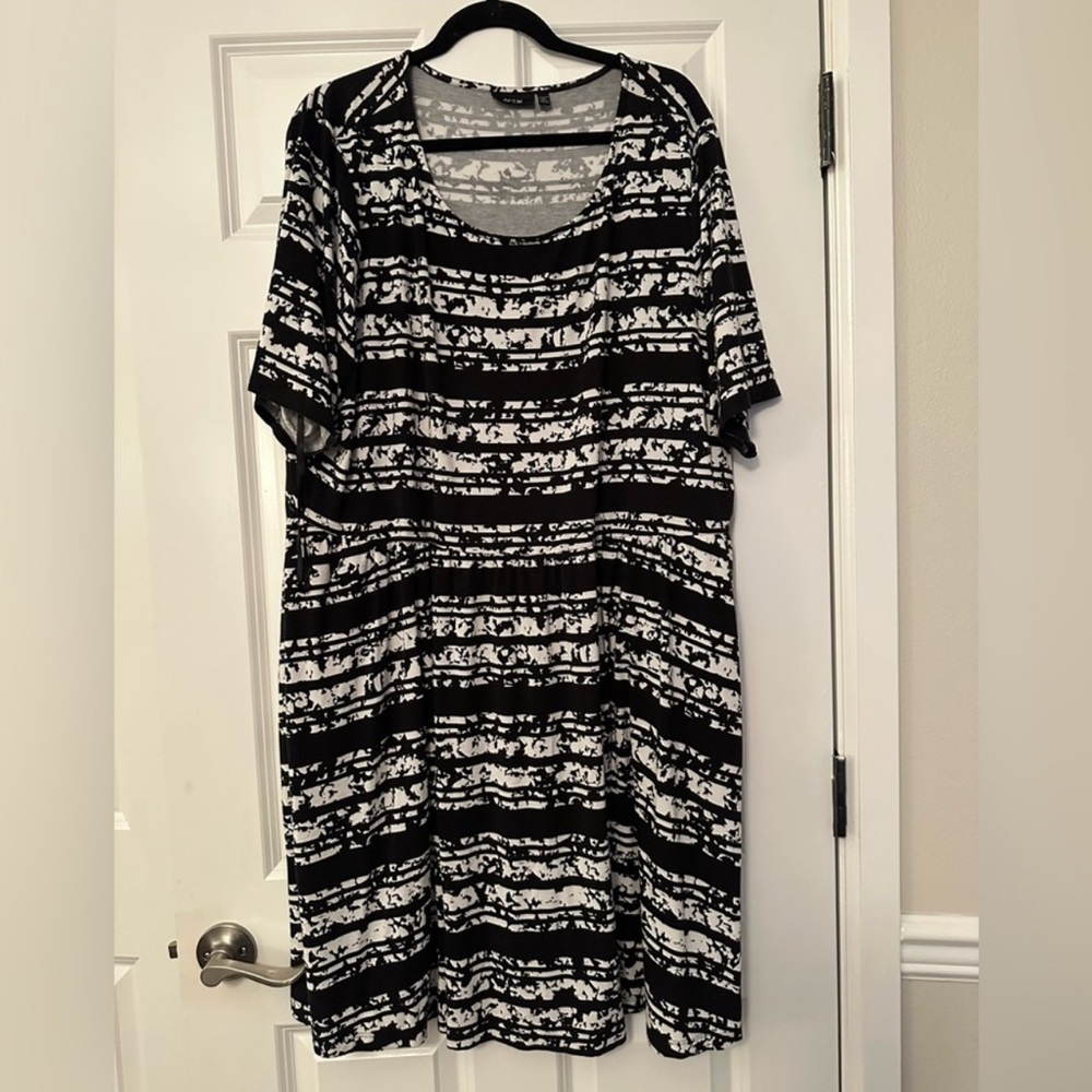 Apt. 9 Monochrome Patterned Top